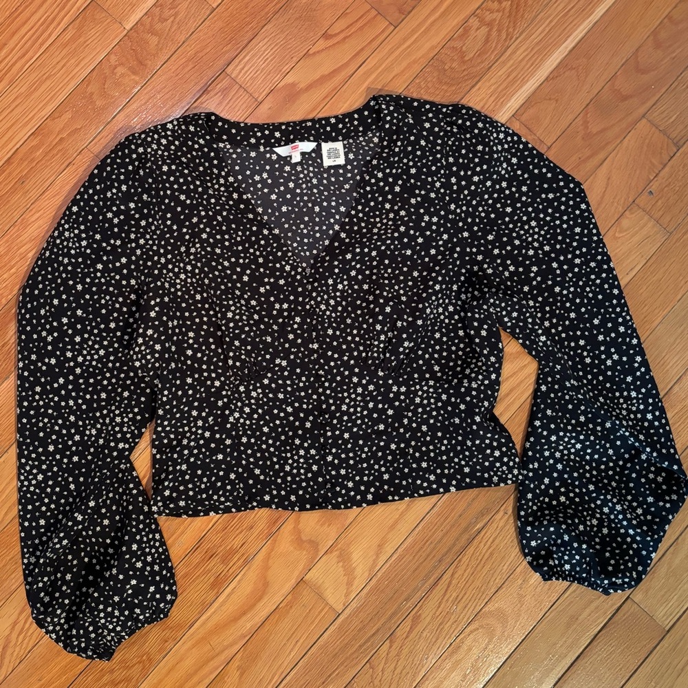 Levi’s Cropped Floral Blouse - Picture 2 of 6